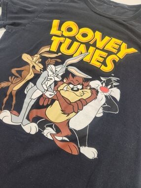 Looney Tunes Black Graphic T-Shirt Medium Original TV Memorabilia Bugs Bunny